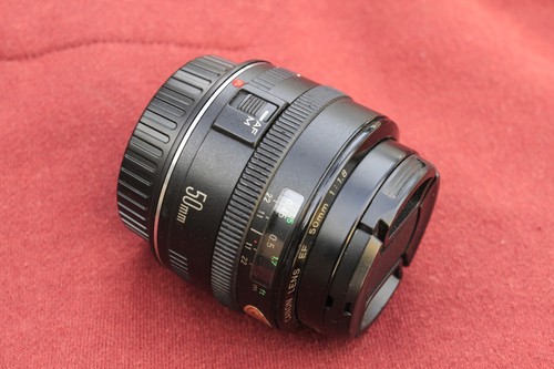 Canon 50mm 8 i - f/1.8,